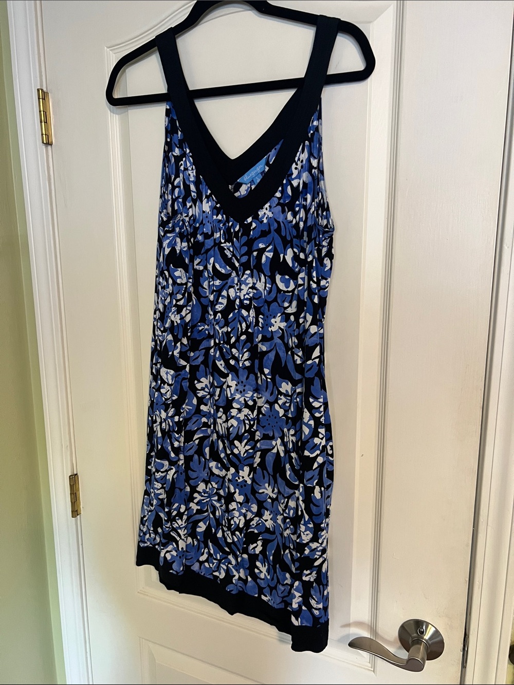 Sleeveless V-Neck Floral Midi Dress in Blue and Black